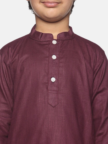 https://cdn.shopify.com/s/files/1/1857/6931/products/73eced1f-def3-4dac-ac8f-94836618ba881639672588823SethukrishnaBoysMaroonPleatedPureCottonKurtawithPyjamas2.jpg?v=1661575535